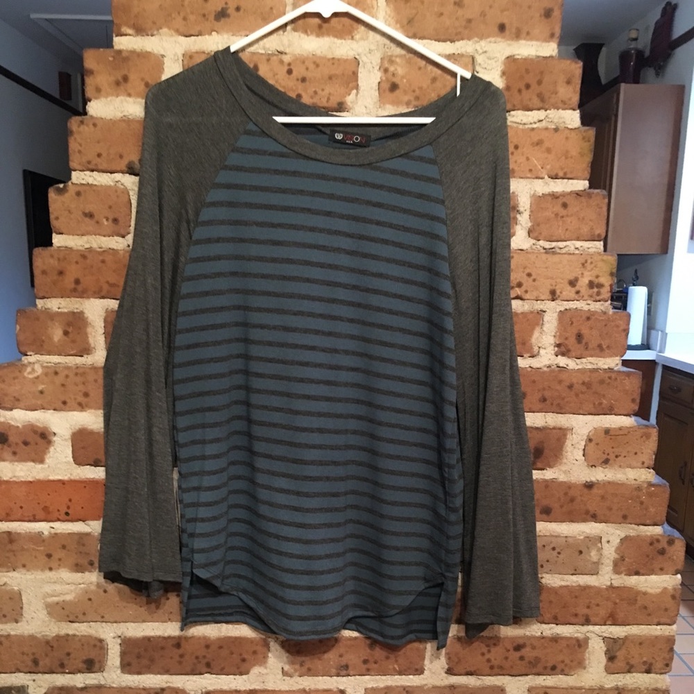 Boutique Small baseball tunic. Belle sleeves NEW